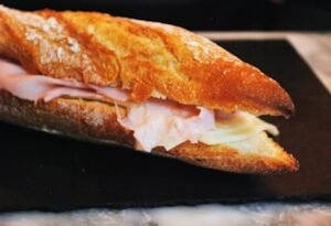 jCCsCae7RwCDOKTCA2Ji_reggeli - sonkás szendvics(1)